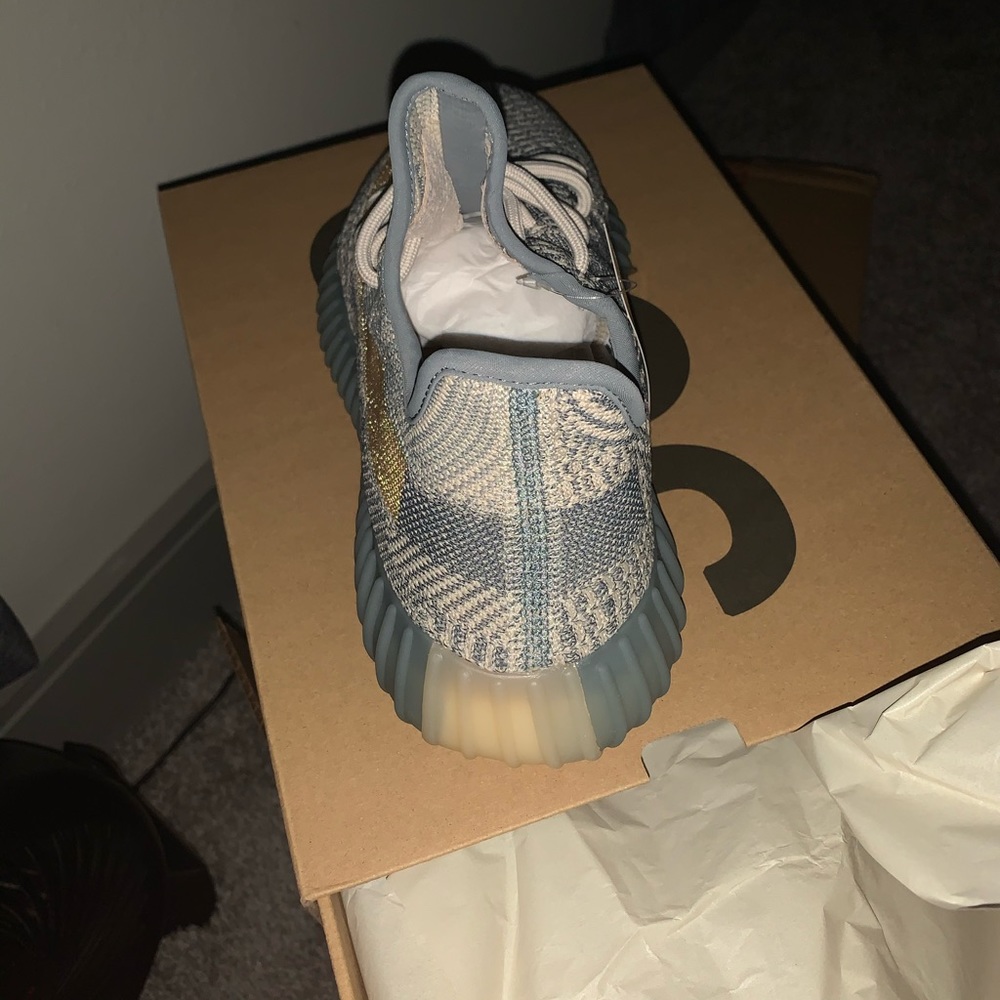 Yeezy - Picture 6 of 9
